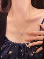 Double Butterfly Silhouette Diamond Pendant - 图片 8