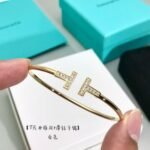 Tiffany T Wide Diamond Wire Bracelet in Yellow Gold - 图片 4