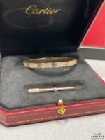LOVE bracelet, medium model, paved - 图片 9