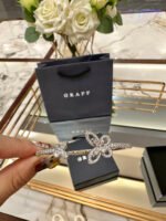 Butterfly Silhouette Open Diamond Bangle - 图片 8