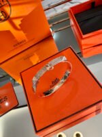 Narrow bracelet
