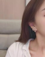 Infinite Lily Cluster Earrings - 图片 8