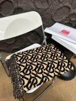 brown letter scarf - 图片 11
