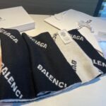 Balenciaga Blanket Scarf in black wool and cashmere - 图片 13