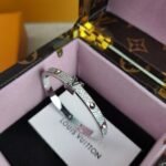 Empreinte Medium Bangle, White Gold and Diamonds - 图片 15