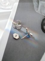 Classic Butterfly Diamond Petite Stud Earrings - 图片 7
