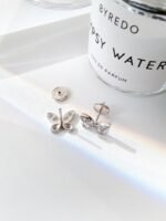 Classic Butterfly Diamond Petite Stud Earrings - 图片 9