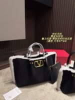 Valentino Suede Lambswool Tote Bag black - 图片 10