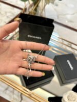 Bouton de Camélia transformable necklace - 图片 5