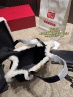 Valentino Suede Lambswool Tote Bag black - 图片 8
