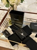 Bouton de Camélia transformable necklace - 图片 17