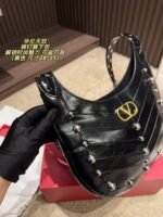 Valentino Studded Shoulder Bag - 图片 3